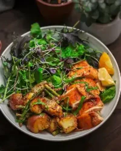 MA CAFE SIGNATURE BUTTER GARLIC CHICKEN SALAD